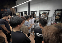 H&agrave;nh Tr&igrave;nh Từ Học Vi&ecirc;n Đến Thợ Cắt T&oacute;c Chuy&ecirc;n Nghiệp: B&iacute; Quyết Th&agrave;nh C&ocirc;ng